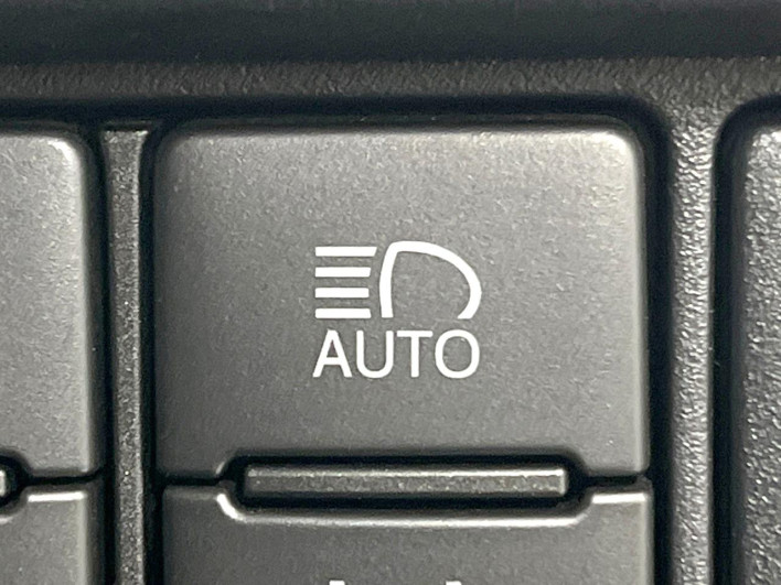 2020 Toyota Voxy 6AA-ZWR80W (UW-6a13f1579f9d1)[12]