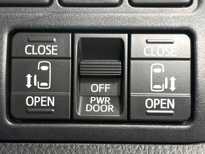 2020 Toyota Voxy 6AA-ZWR80W (UW-6a13f1579f9d1)[15]