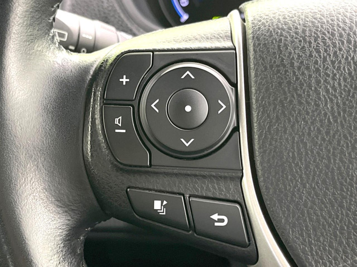 2020 Toyota Voxy 6AA-ZWR80W (UW-6a13f1579f9d1)[29]