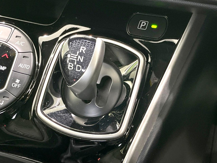 2020 Toyota Voxy 6AA-ZWR80W (UW-6a13f1579f9d1)[25]