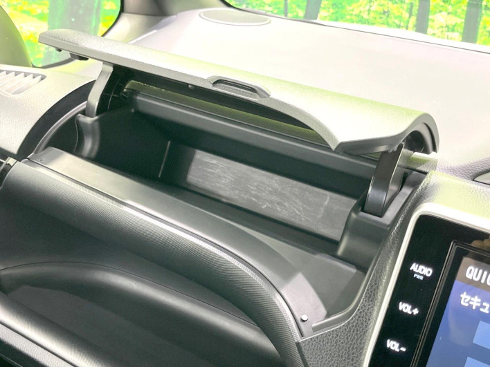 2020 Toyota Voxy 6AA-ZWR80W (UW-6a13f1579f9d1)[21]