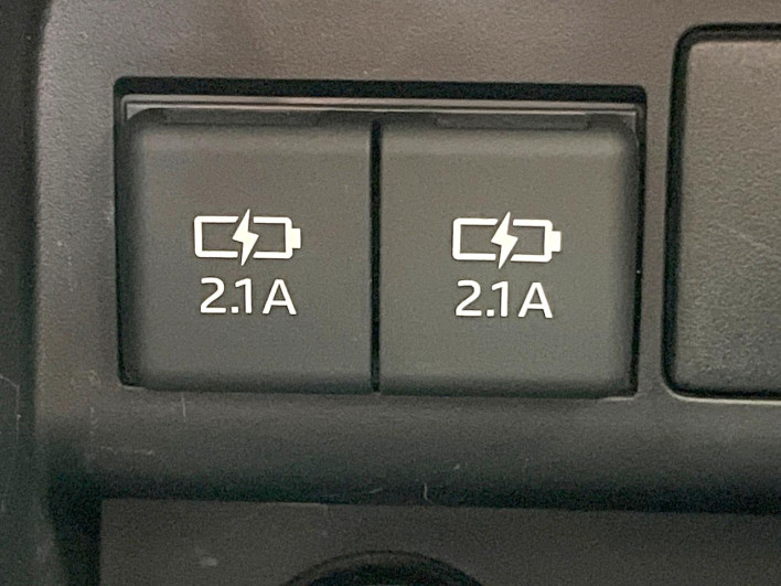 2020 Toyota Voxy 6AA-ZWR80W (UW-6a13f1579f9d1)[22]