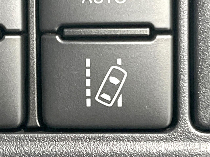 2020 Toyota Voxy 6AA-ZWR80W (UW-6a13f1579f9d1)[13]