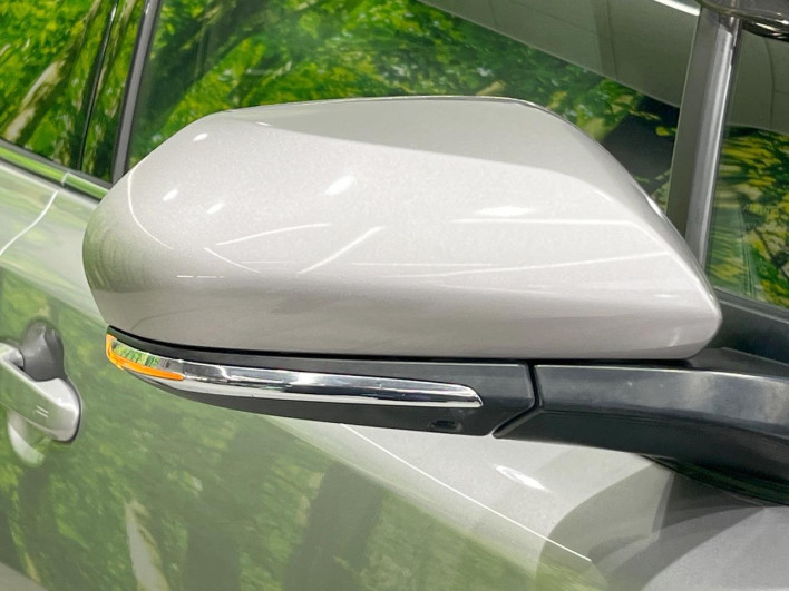 2017 Toyota C-HR DAA-ZYX10 (UW-6a13f1638943a)[12]