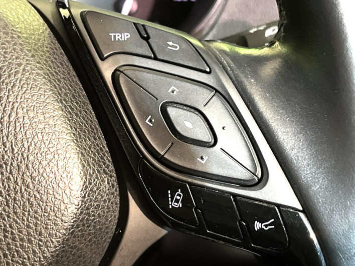 2018 Toyota C-HR DAA-ZYX10 (UW-6a13f164f0cc9)[21]