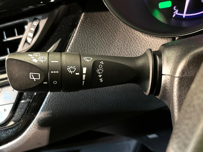 2018 Toyota C-HR DAA-ZYX10 (UW-6a13f164f0cc9)[23]