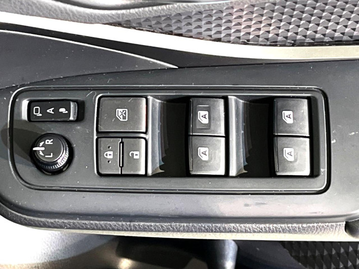 2018 Toyota C-HR DAA-ZYX10 (UW-6a13f164f0cc9)[7]