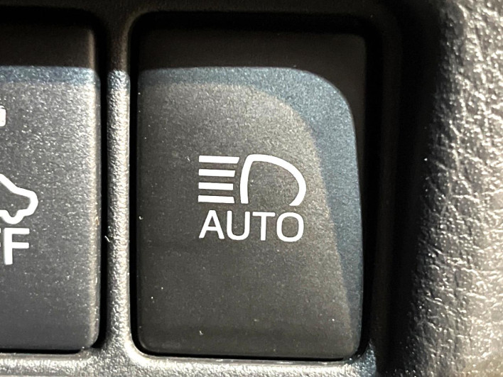 2018 Toyota C-HR DAA-ZYX10 (UW-6a13f164f0cc9)[9]