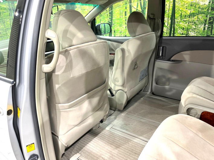 2010 Toyota Estima DBA-ACR55W (UW-6a150e2d8ef33)[18]