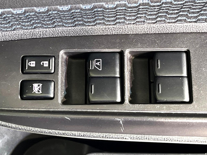 2012 Nissan Note DBA-E12 (UW-6a150e81ed997)[7]