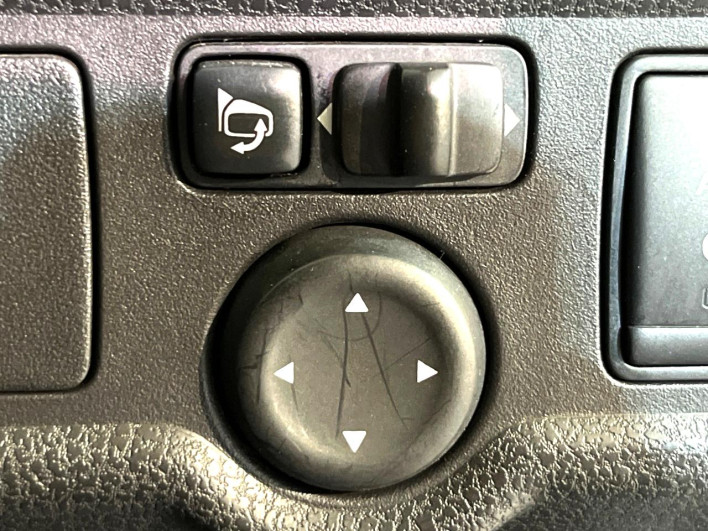 2012 Nissan Note DBA-E12 (UW-6a150e81ed997)[9]