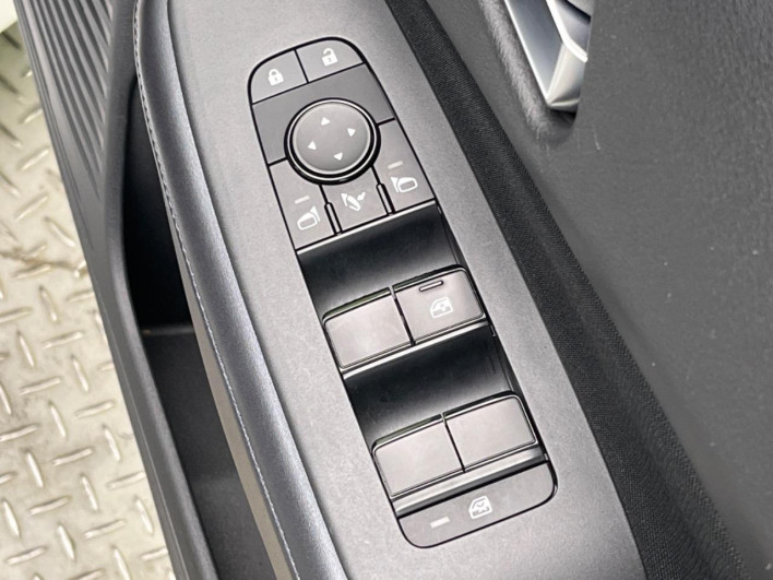 2021 Nissan Note 6AA-E13 (UW-6a150e85a9e5d)[21]