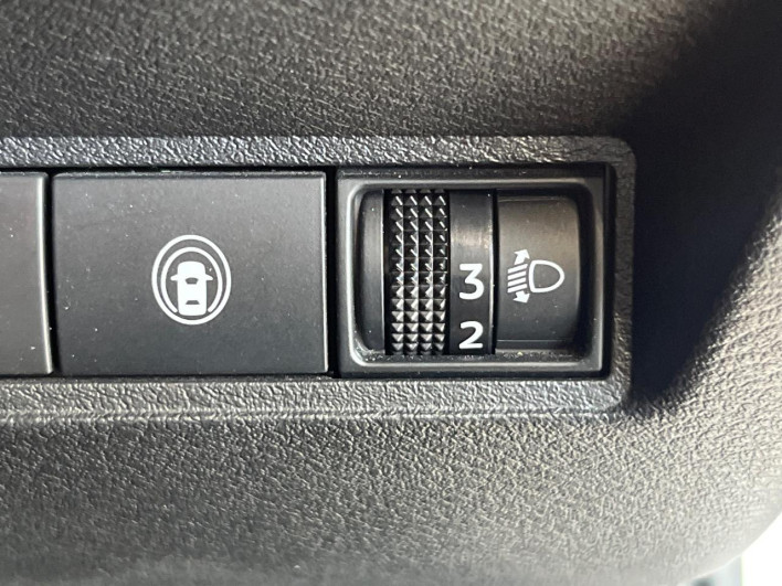 2022 Nissan Note 6AA-E13 (UW-6a150e86e1e28)[20]