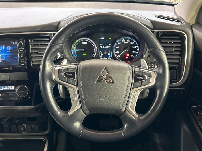 2015 Mitsubishi OUTLANDER PHEV DLA-GG2W (UW-6a150ea1345e1)[29]