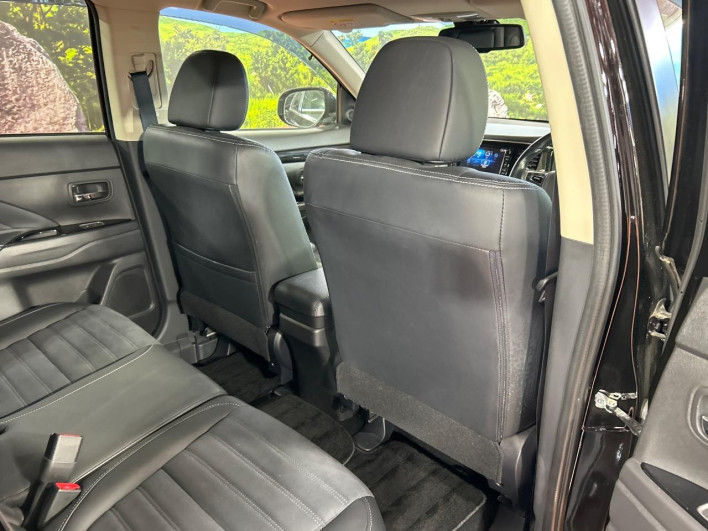 2015 Mitsubishi OUTLANDER PHEV DLA-GG2W (UW-6a150ea1345e1)[27]