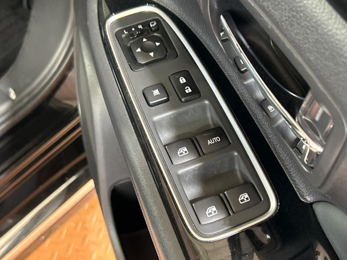 2015 Mitsubishi OUTLANDER PHEV DLA-GG2W (UW-6a150ea1345e1)[5]