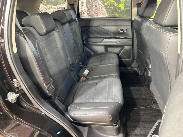 2015 Mitsubishi OUTLANDER PHEV DLA-GG2W (UW-6a150ea1345e1)[26]