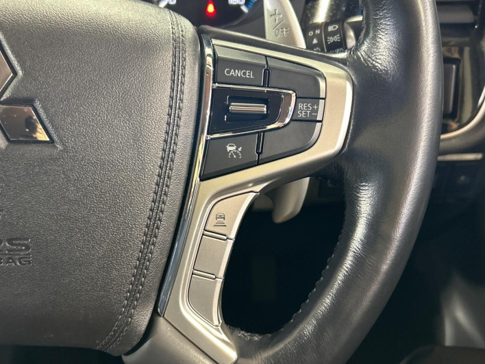 2015 Mitsubishi OUTLANDER PHEV DLA-GG2W (UW-6a150ea1345e1)[12]