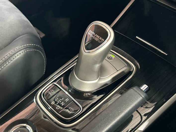 2015 Mitsubishi OUTLANDER PHEV DLA-GG2W (UW-6a150ea1345e1)[21]