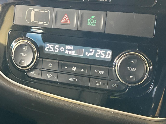 2015 Mitsubishi OUTLANDER PHEV DLA-GG2W (UW-6a150ea1345e1)[19]