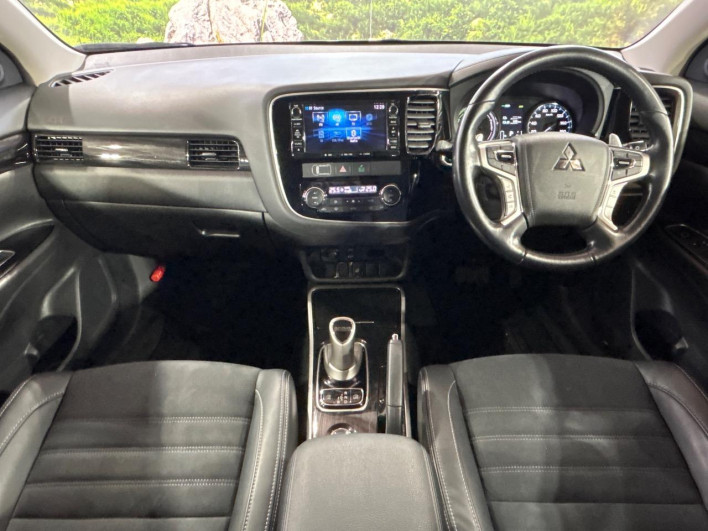 2015 Mitsubishi OUTLANDER PHEV DLA-GG2W (UW-6a150ea1345e1)[28]