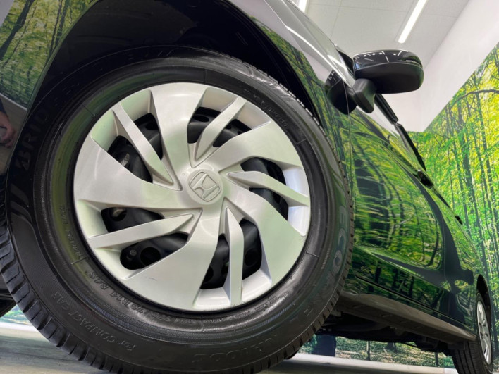 2013 Honda Fit DBA-GK3 (UW-6a150ea3ed2e7)[21]