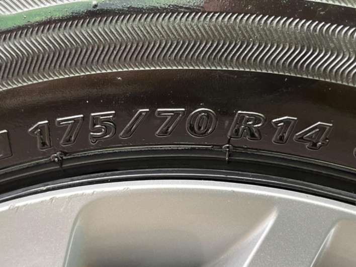 2013 Honda Fit DBA-GK3 (UW-6a150ea3ed2e7)[16]