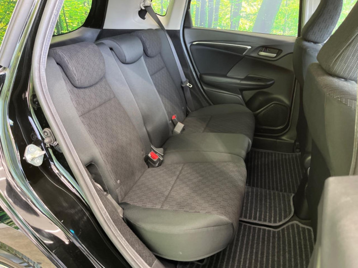 2013 Honda Fit DBA-GK3 (UW-6a150ea3ed2e7)[19]