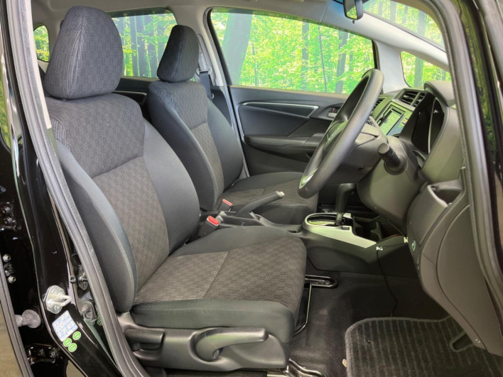 2013 Honda Fit DBA-GK3 (UW-6a150ea3ed2e7)[20]