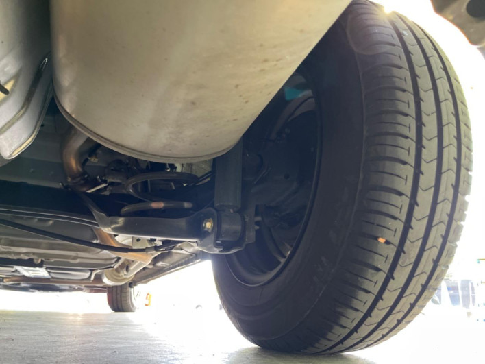 2013 Honda Fit DBA-GK3 (UW-6a150ea3ed2e7)[17]