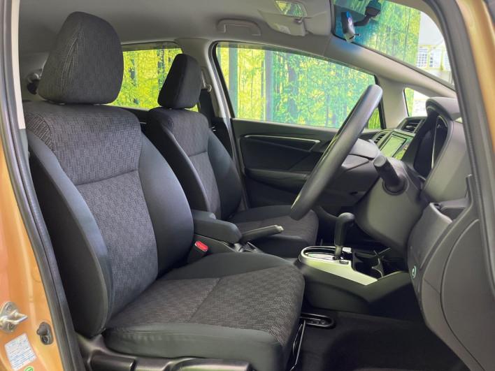 2013 Honda Fit DBA-GK4 (UW-6a150ea44d45b)[21]