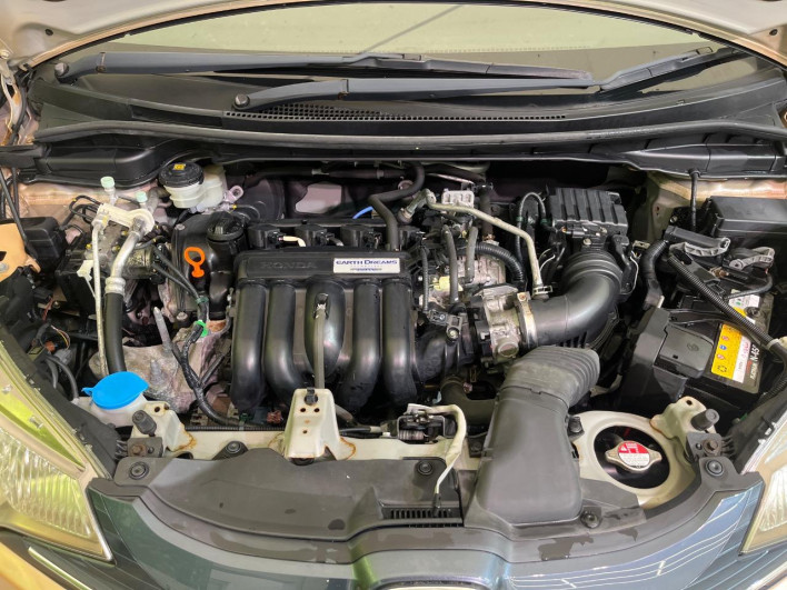 2013 Honda Fit DBA-GK4 (UW-6a150ea44d45b)[19]