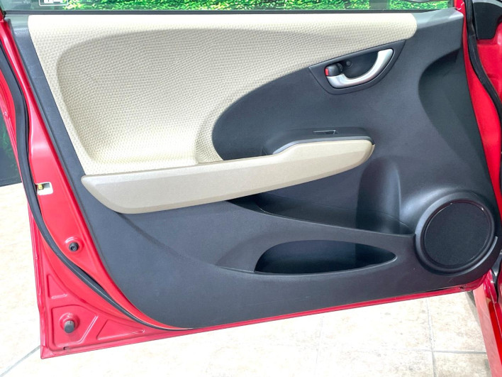 2012 Honda Fit Shuttle Hybrid DAA-GP2 (UW-6a150ea899b0e)[26]