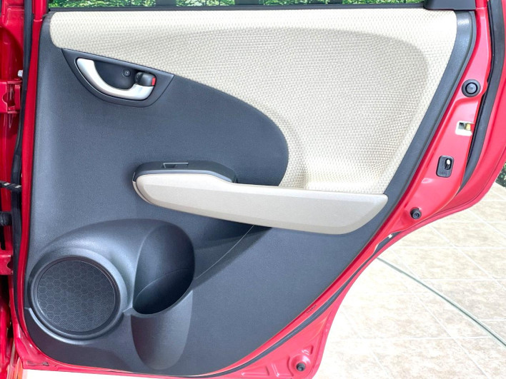 2012 Honda Fit Shuttle Hybrid DAA-GP2 (UW-6a150ea899b0e)[6]