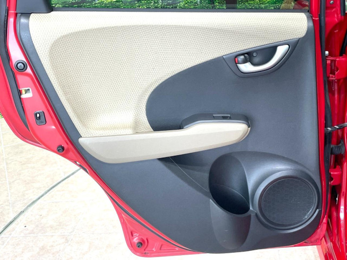 2012 Honda Fit Shuttle Hybrid DAA-GP2 (UW-6a150ea899b0e)[25]