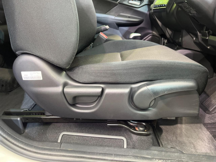 2016 Honda Fit Hybrid DAA-GP5 (UW-6a150ea9ab402)[9]
