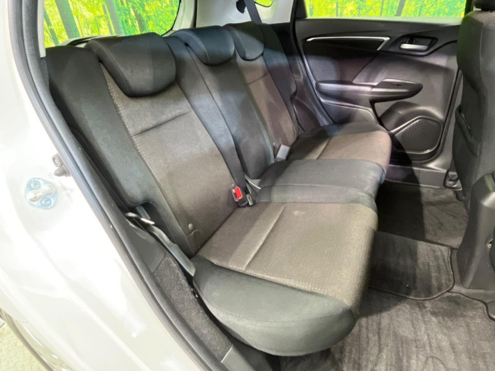 2016 Honda Fit Hybrid DAA-GP5 (UW-6a150ea9ab402)[6]