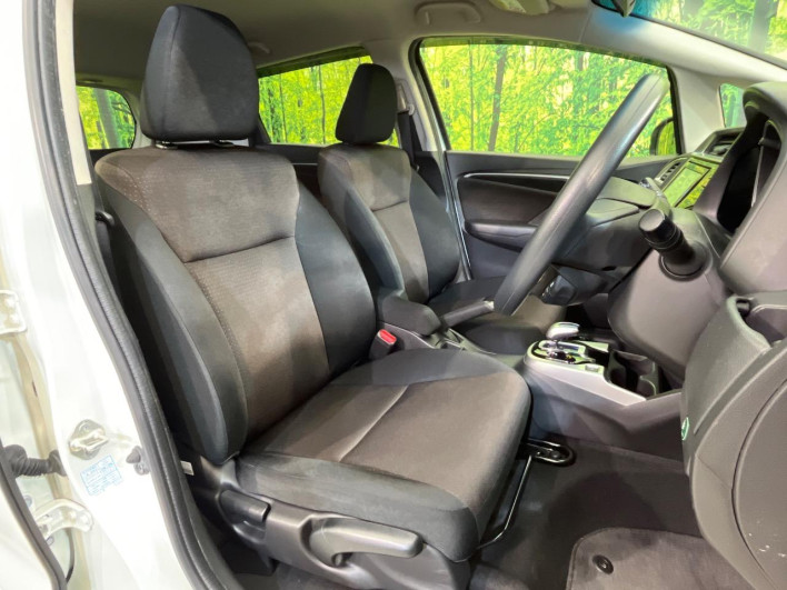 2016 Honda Fit Hybrid DAA-GP5 (UW-6a150ea9ab402)[7]