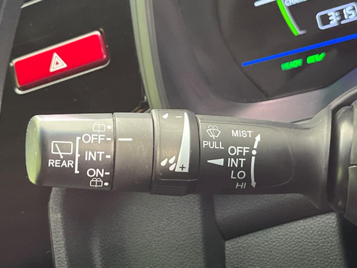 2016 Honda Fit Hybrid DAA-GP5 (UW-6a150ea9ab402)[17]