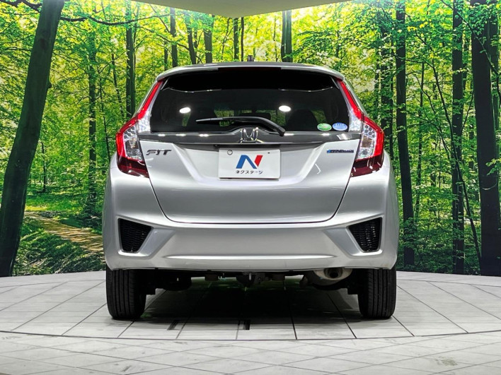 2014 Honda Fit Hybrid DAA-GP6 (UW-6a150eab54b6a)[20]
