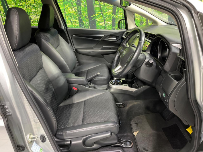 2014 Honda Fit Hybrid DAA-GP6 (UW-6a150eab54b6a)[25]