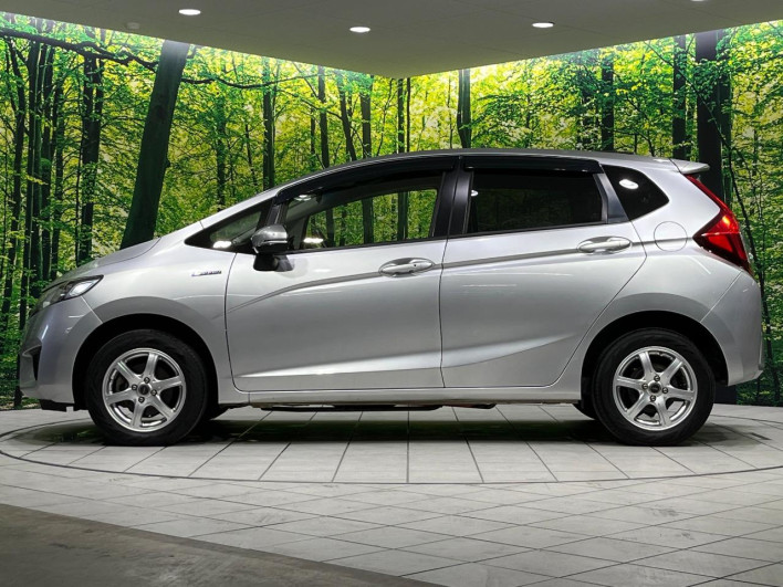 2014 Honda Fit Hybrid DAA-GP6 (UW-6a150eab54b6a)[22]