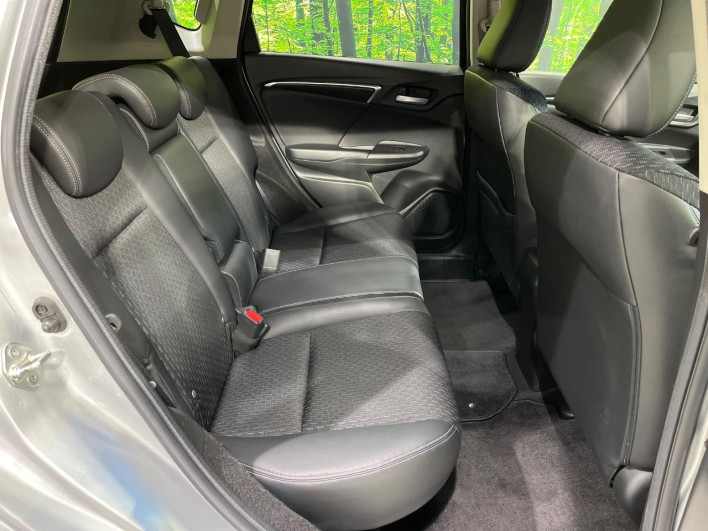 2014 Honda Fit Hybrid DAA-GP6 (UW-6a150eab54b6a)[26]