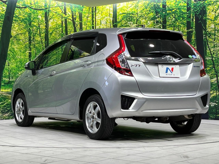 2014 Honda Fit Hybrid DAA-GP6 (UW-6a150eab54b6a)[21]