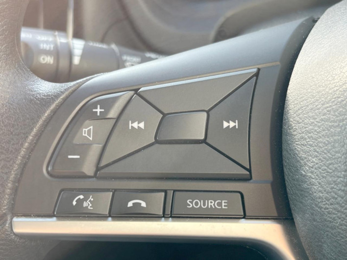 2017 Nissan Note DAA-HE12 (UW-6a150ec17fde9)[18]