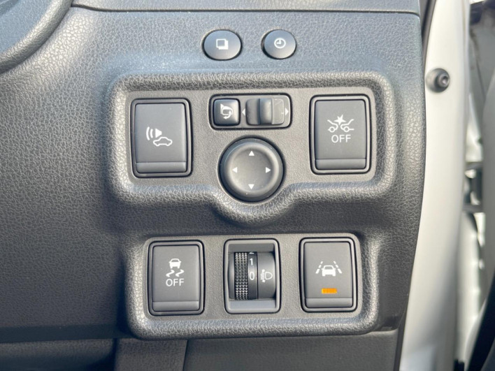 2017 Nissan Note DAA-HE12 (UW-6a150ec17fde9)[14]