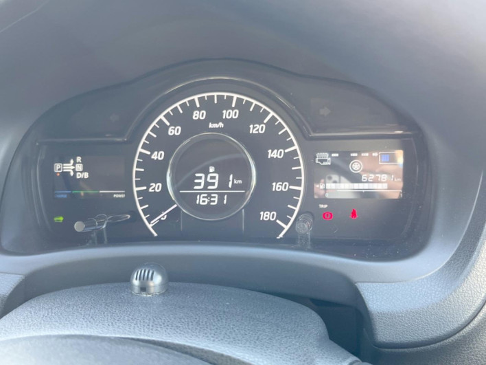 2017 Nissan Note DAA-HE12 (UW-6a150ec17fde9)[2]