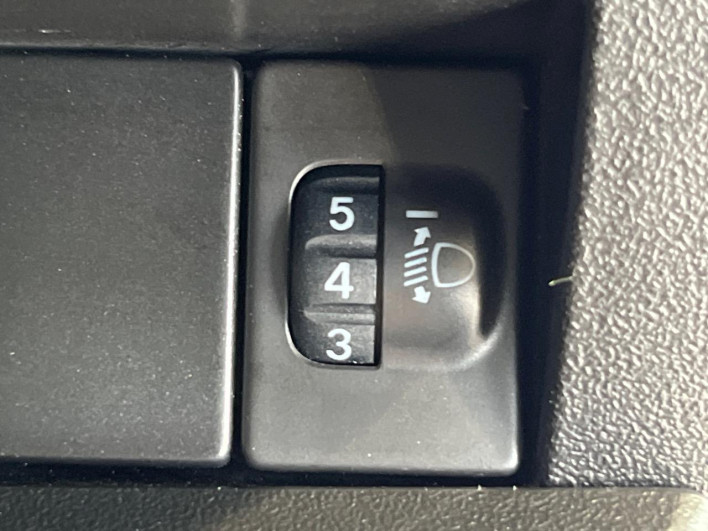 2018 Suzuki Jimny 3BA-JB64W (UW-6a150ed3b3910)[17]