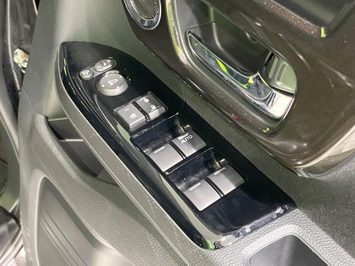 2018 Honda N-BOX CUSTOM DBA-JF3 (UW-6a150ee66da8b)[11]