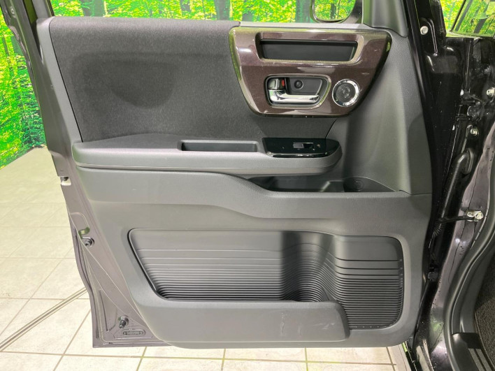 2018 Honda N-BOX CUSTOM DBA-JF3 (UW-6a150ee66da8b)[27]